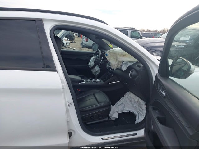 2022 ALFA ROMEO STELVIO ZASPAKAN9N7D44403 Photo 4