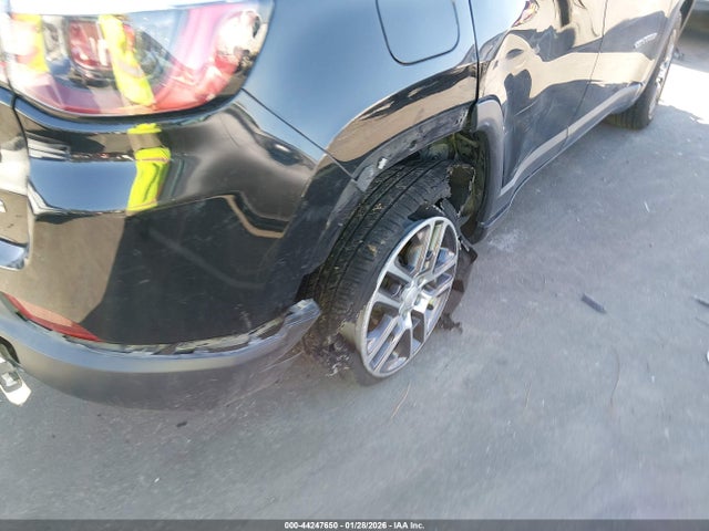 2019 Jeep Compass Sun And Wheel Fwd მანქანა იყიდება აუქციონზე, vin: 3C4NJCBBXKT711682, აუქციონის ნომერი: 44247650