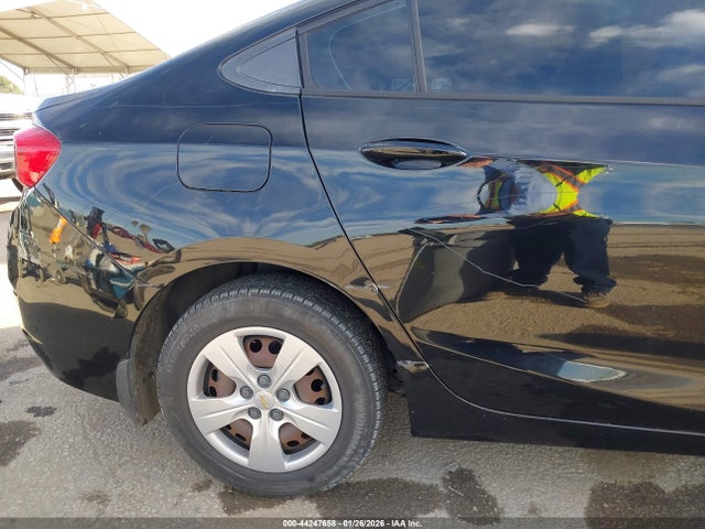 1G1BC5SMXH7257935 Chevrolet Cruze Ls Auto