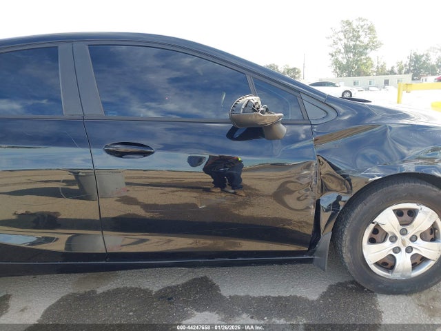 1G1BC5SMXH7257935 Chevrolet Cruze Ls Auto