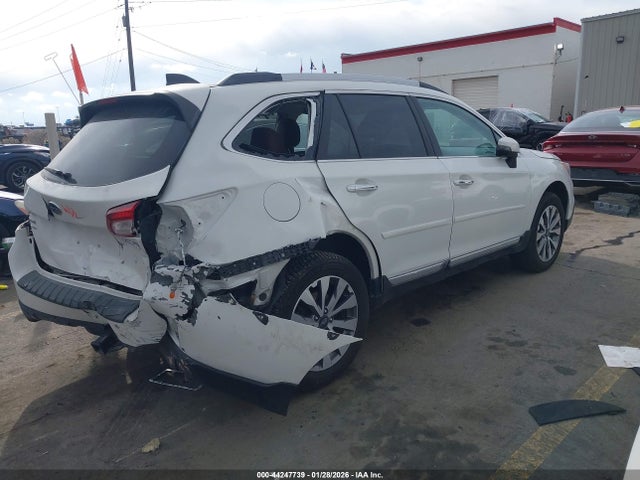 Subaru Outback 3.6r Touring 2017 4S4BSETC3H3359855 Image 4