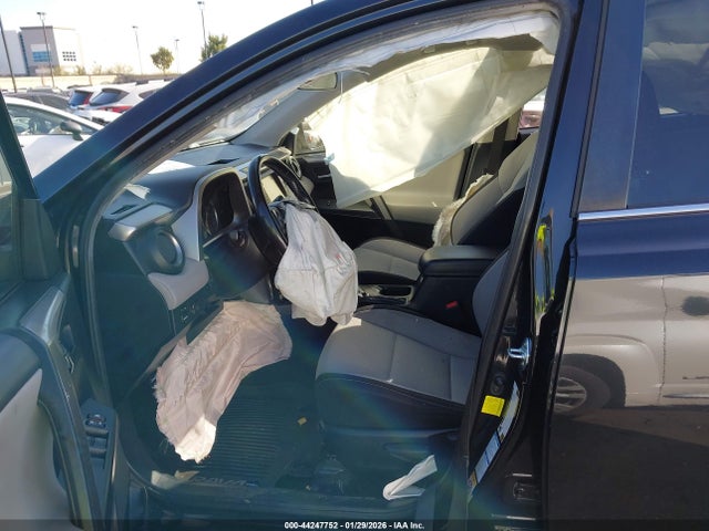 JTMRJREVXJD181115 Toyota Rav4 Hybrid Xle