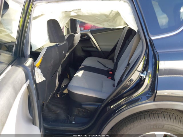JTMRJREVXJD181115 Toyota Rav4 Hybrid Xle