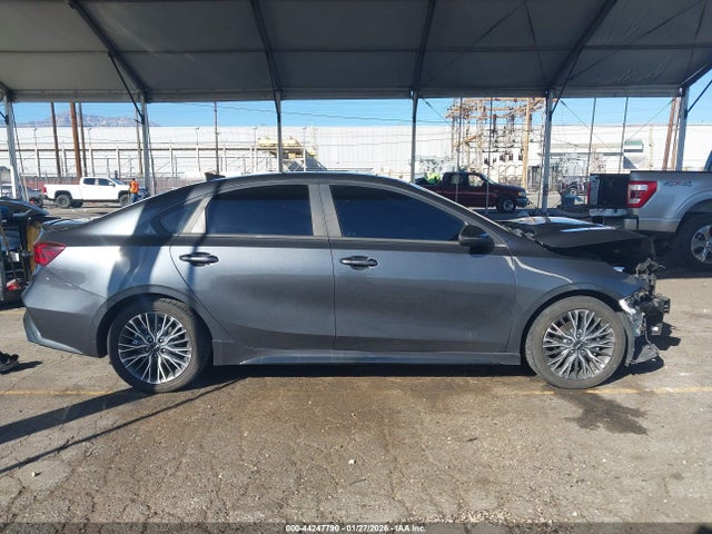 3KPF54AD6NE427296 KIA Forte Gt-line