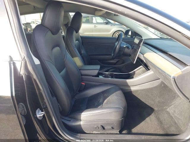 2019 TESLA MODEL 3 5YJ3E1EA9KF394625 Photo 4