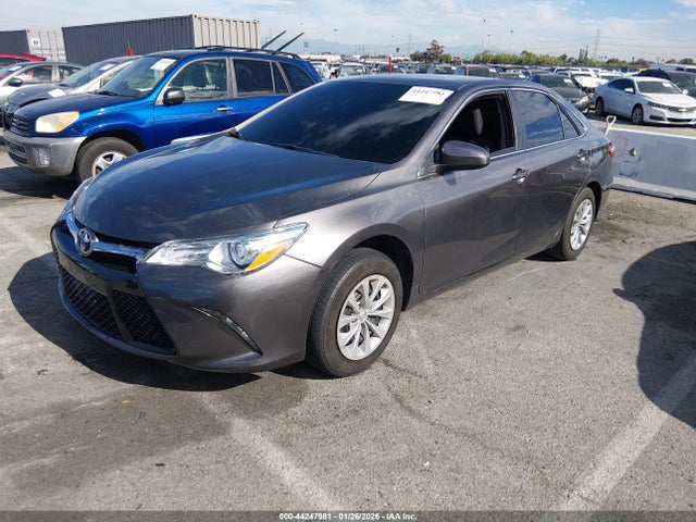 Toyota CAMRY LE 2015 4T4BF1FK3FR458589 Image 2