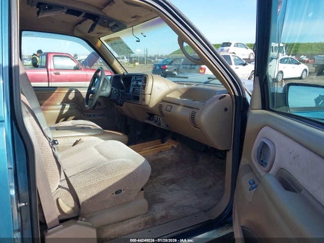 1995 CHEVROLET SUBURBAN 1GNFK16K6SJ332595 Photo 4