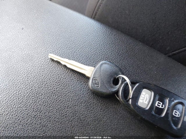 5NPD84LF2JH317235 Hyundai ELANTRA SEL