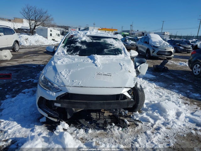 5NPD84LF2JH317235 Hyundai ELANTRA SEL