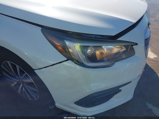 4S3BNAB63J3029008 Subaru Legacy 2.5i