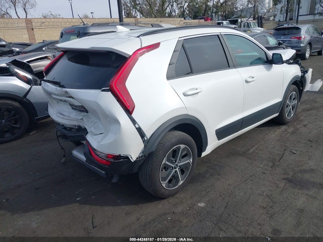KNDCP3LE0S5269588 KIA NIRO LX