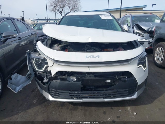 KNDCP3LE0S5269588 KIA NIRO LX