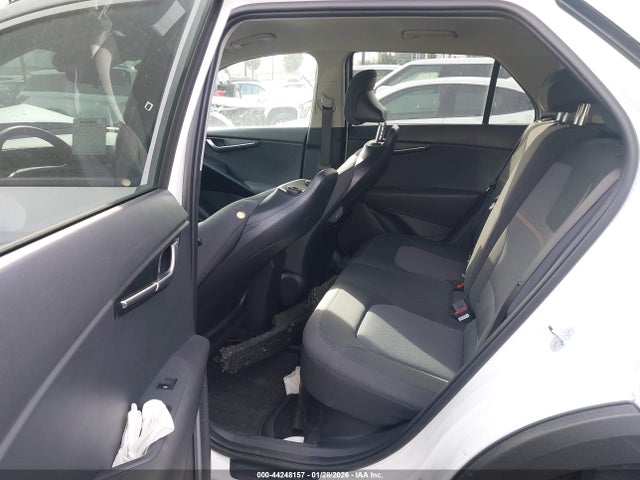KNDCP3LE0S5269588 KIA NIRO LX