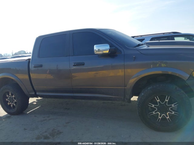 1C6RR7NM7JS353981 RAM 1500 Laramie 4x4 5&#039;7 Box