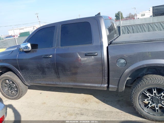1C6RR7NM7JS353981 RAM 1500 Laramie 4x4 5&#039;7 Box