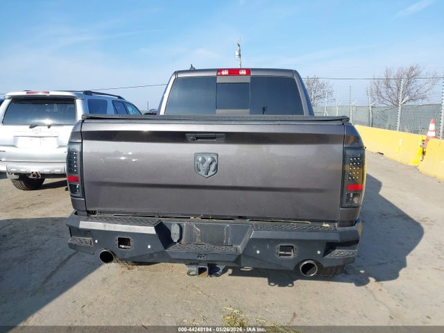 1C6RR7NM7JS353981 RAM 1500 Laramie 4x4 5&#039;7 Box