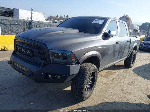 1C6RR7NM7JS353981 RAM 1500 Laramie 4x4 5&#039;7 Box