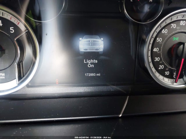 1C6RR7NM7JS353981 RAM 1500 Laramie 4x4 5&#039;7 Box