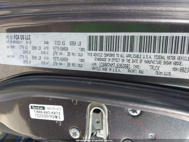 1C6RR7NM7JS353981 RAM 1500 Laramie 4x4 5&#039;7 Box
