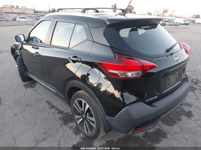 3N1CP5CU6KL556407 Nissan KICKS SR