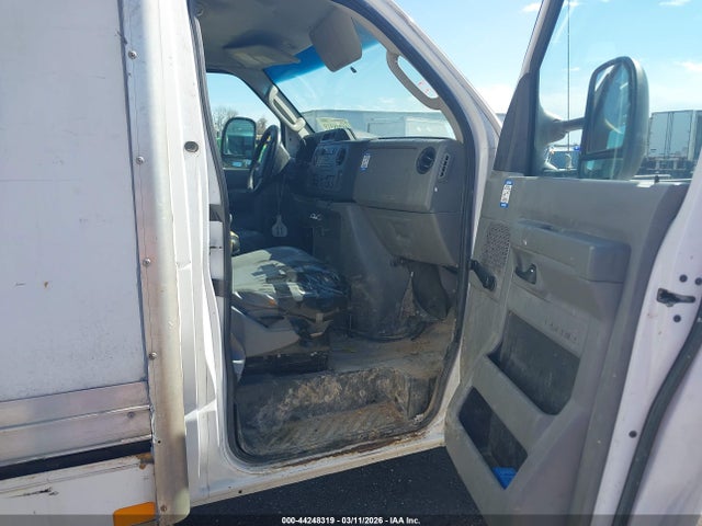 44248319 :رقم المزاد ، 1FDWE3FLXDDB15942 vin ، 2013 Ford E-350 Cutaway مزاد بيع