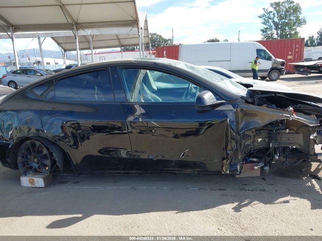 Продаж на аукціоні авто 2023 Tesla Model Y Awd/long Range Dual Motor All-wheel Drive, vin: 7SAYGAEE2PF967779, номер лоту: 44248324