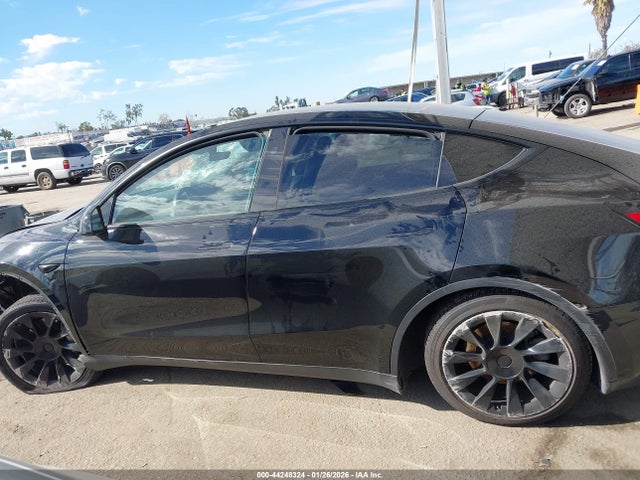 Продаж на аукціоні авто 2023 Tesla Model Y Awd/long Range Dual Motor All-wheel Drive, vin: 7SAYGAEE2PF967779, номер лоту: 44248324