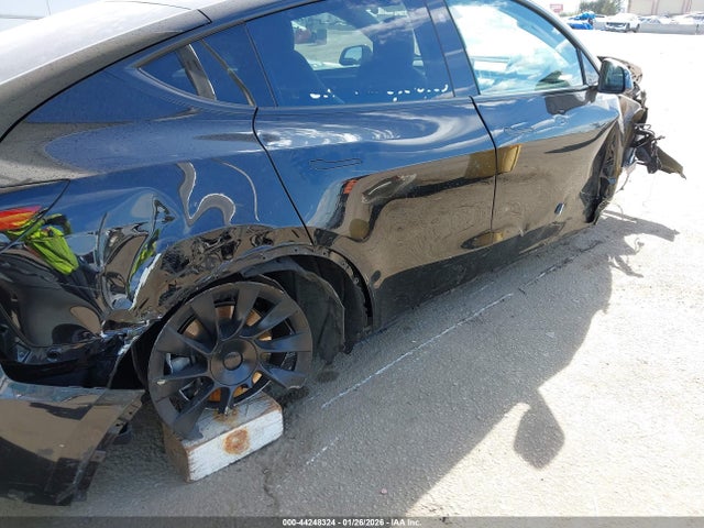 Продаж на аукціоні авто 2023 Tesla Model Y Awd/long Range Dual Motor All-wheel Drive, vin: 7SAYGAEE2PF967779, номер лоту: 44248324