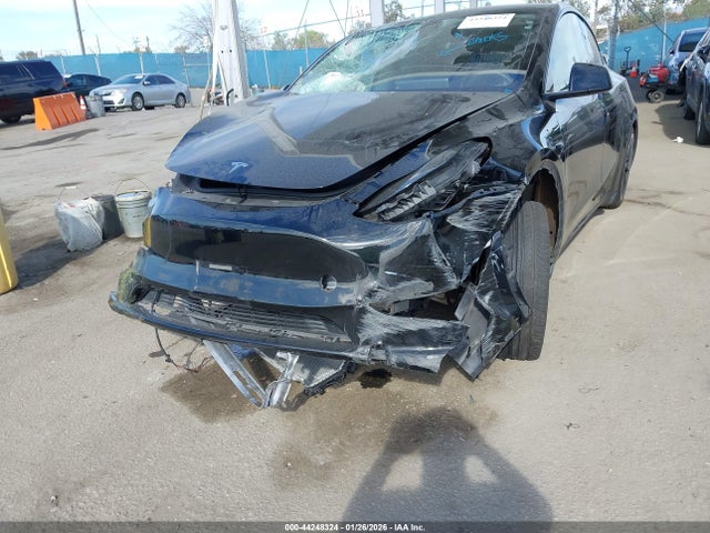 Продаж на аукціоні авто 2023 Tesla Model Y Awd/long Range Dual Motor All-wheel Drive, vin: 7SAYGAEE2PF967779, номер лоту: 44248324