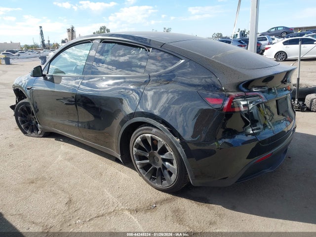 Продаж на аукціоні авто 2023 Tesla Model Y Awd/long Range Dual Motor All-wheel Drive, vin: 7SAYGAEE2PF967779, номер лоту: 44248324