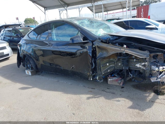 Продаж на аукціоні авто 2023 Tesla Model Y Awd/long Range Dual Motor All-wheel Drive, vin: 7SAYGAEE2PF967779, номер лоту: 44248324