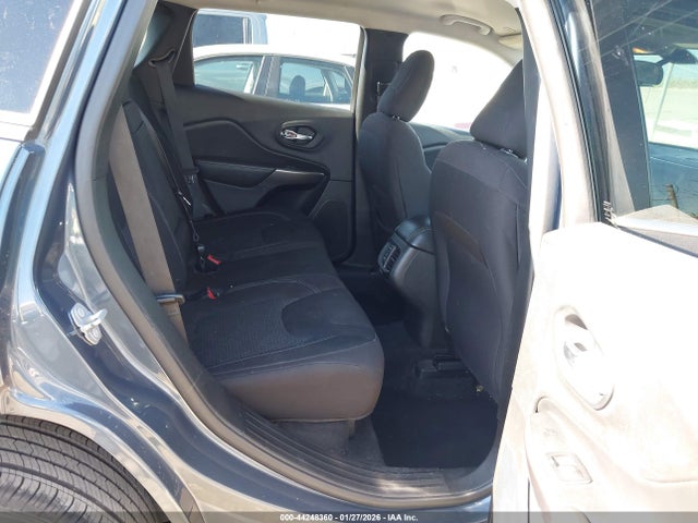 1C4PJLCB1KD392461 Jeep Cherokee Latitude Fwd