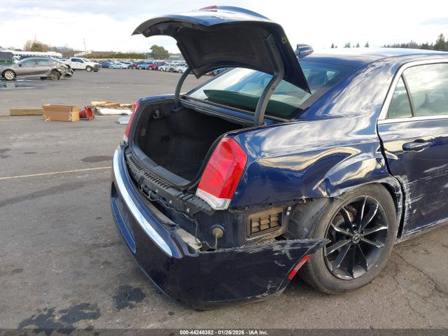 44248382 :رقم المزاد ، 2C3CCAAG0HH608179 vin ، 2017 Chrysler 300 Limited مزاد بيع