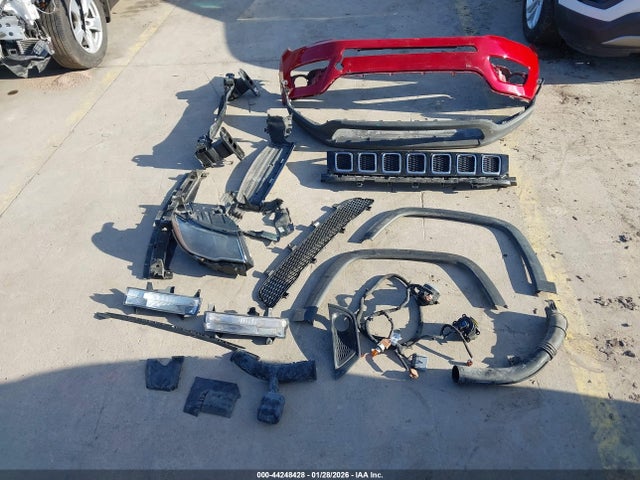 Продажа на аукционе авто 2017 Jeep New Compass Latitude 4x4, vin: 3C4NJDBB3HT681813, номер лота: 44248428