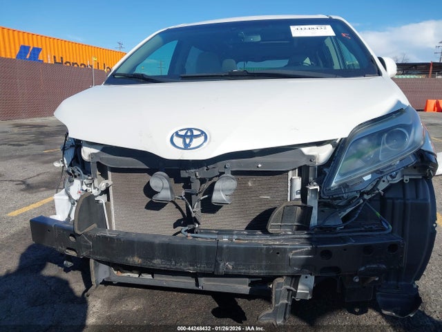 5TDYZ3DCXHS814440 Toyota Sienna Limited Premium 7 Passenger