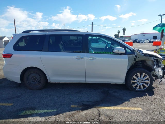 5TDYZ3DCXHS814440 Toyota Sienna Limited Premium 7 Passenger