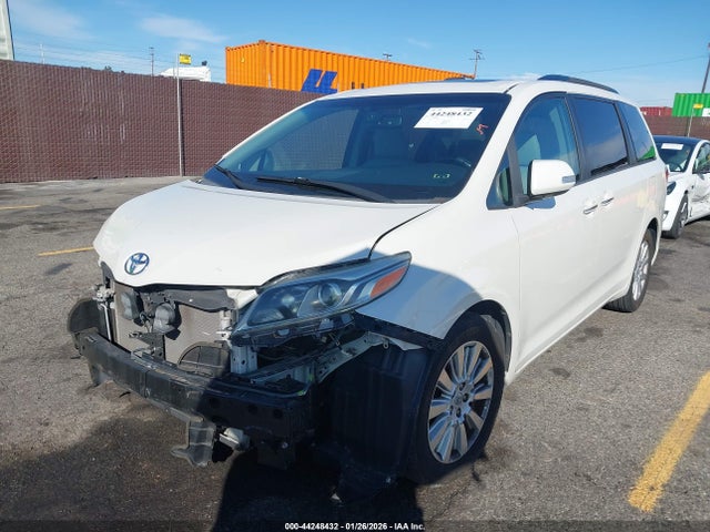 5TDYZ3DCXHS814440 Toyota Sienna Limited Premium 7 Passenger
