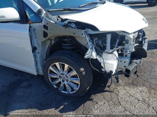 5TDYZ3DCXHS814440 Toyota Sienna Limited Premium 7 Passenger