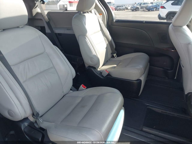 5TDYZ3DCXHS814440 Toyota Sienna Limited Premium 7 Passenger