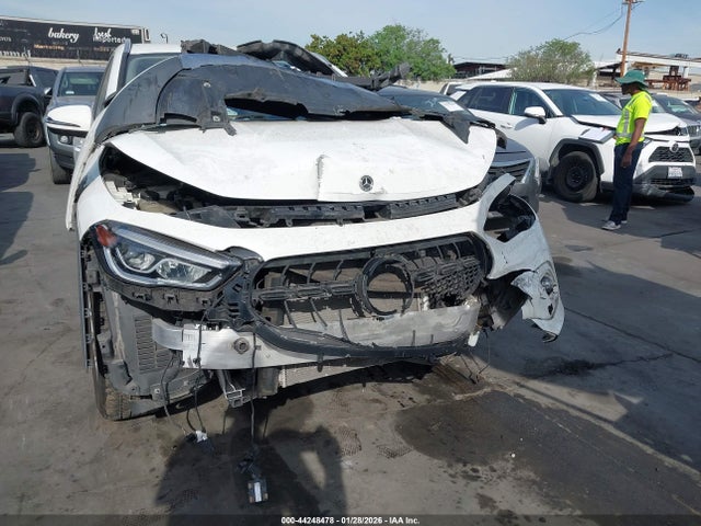 W1N4N4GB8NJ396688 Mercedes-Benz GLA 250