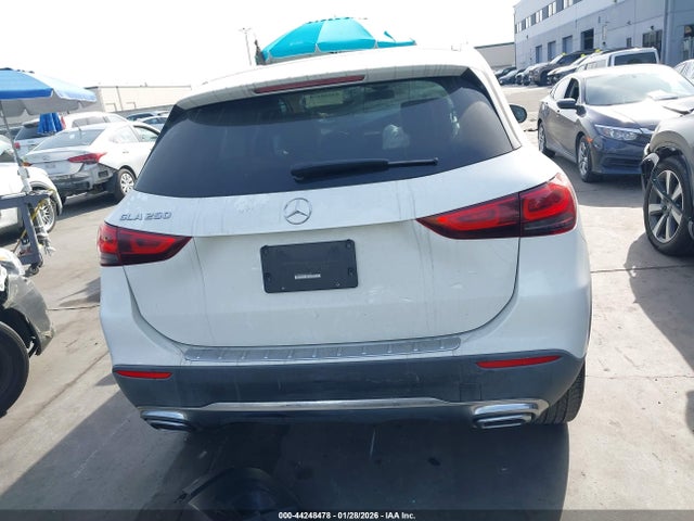 W1N4N4GB8NJ396688 Mercedes-Benz GLA 250
