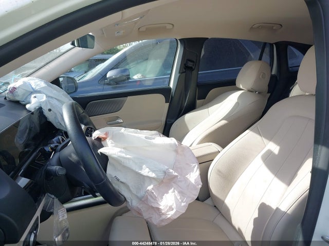W1N4N4GB8NJ396688 Mercedes-Benz GLA 250