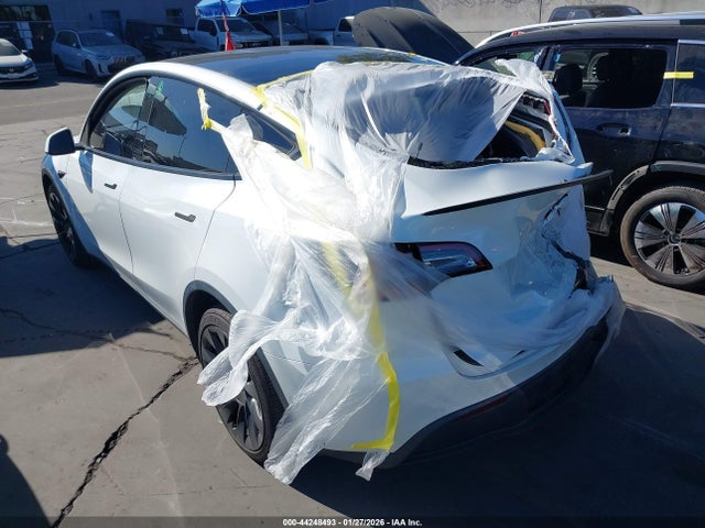 2020 TESLA MODEL Y 5YJYGDEE1LF048445 Photo 2