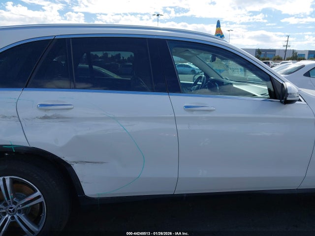 W1N0G8DB7NV332123 Mercedes-Benz Glc 300 Suv