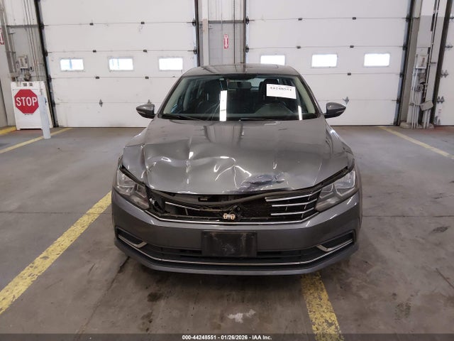 1VWBA7A32JC010808 Volkswagen Passat 2.0t Se
