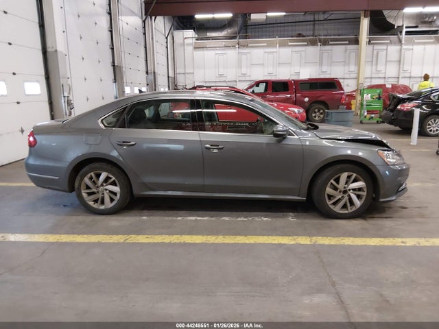 1VWBA7A32JC010808 Volkswagen Passat 2.0t Se