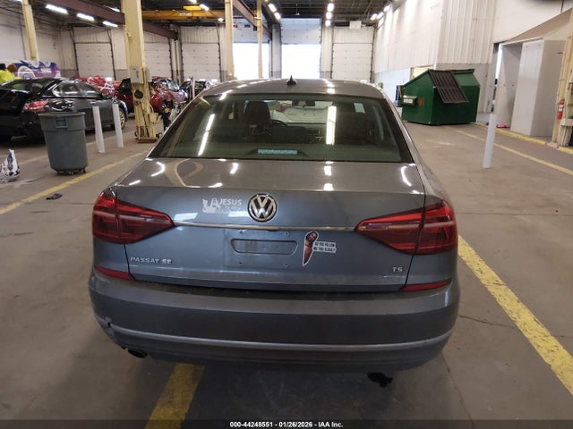 1VWBA7A32JC010808 Volkswagen Passat 2.0t Se