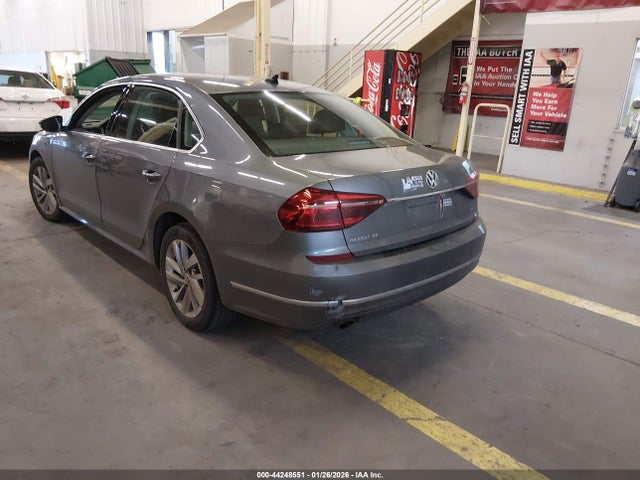 1VWBA7A32JC010808 Volkswagen Passat 2.0t Se