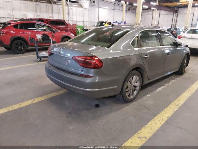 1VWBA7A32JC010808 Volkswagen Passat 2.0t Se