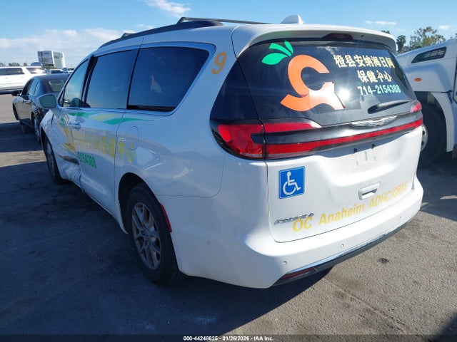 2022 CHRYSLER PACIFICA 2C4RC1BG9NR138518 Photo 2